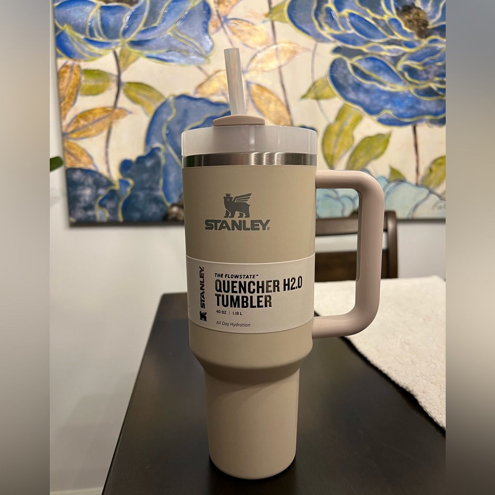 NWT Stanley 40oz Tumbler Matte Color Dune